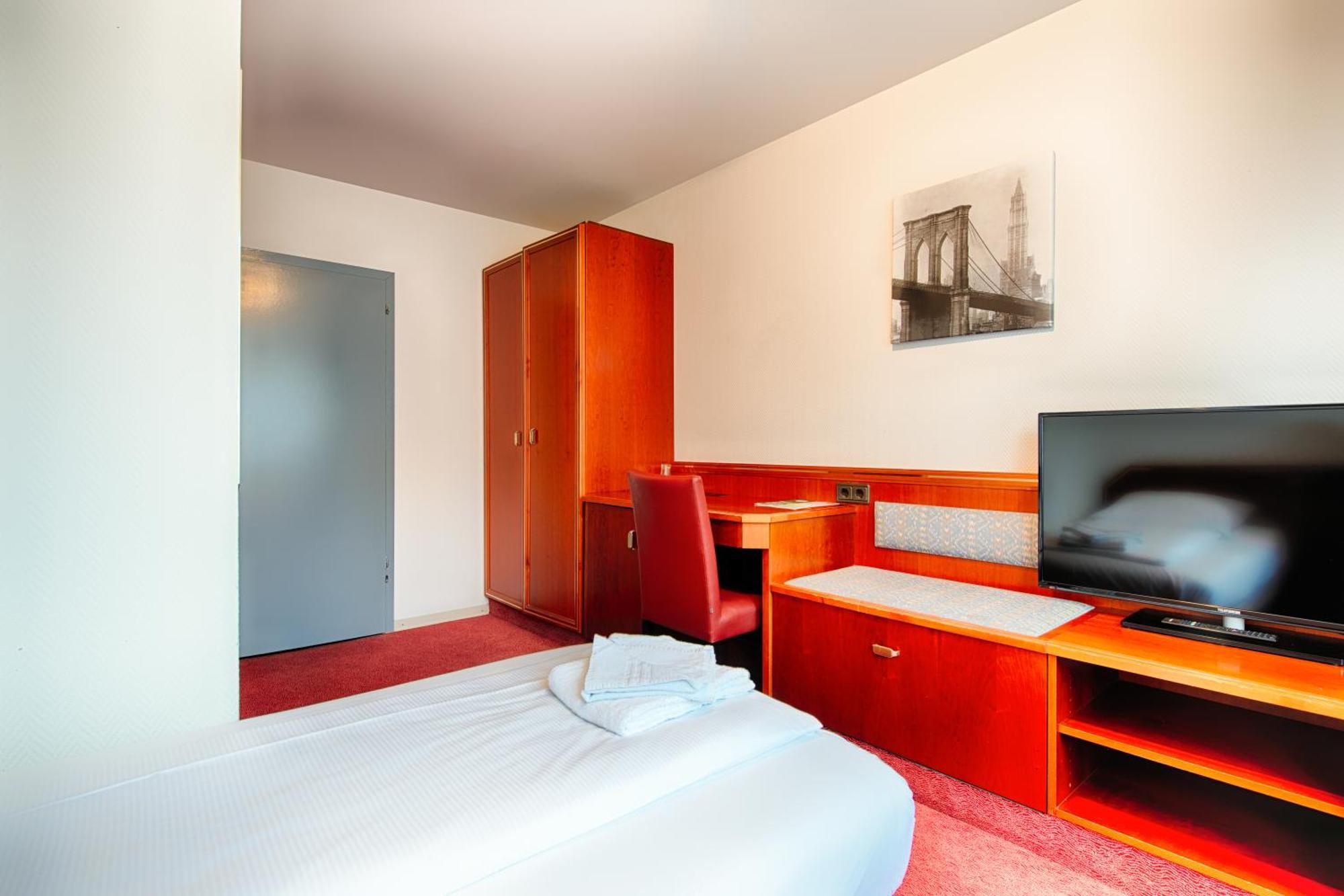 Hotel B1 — Photos 1
